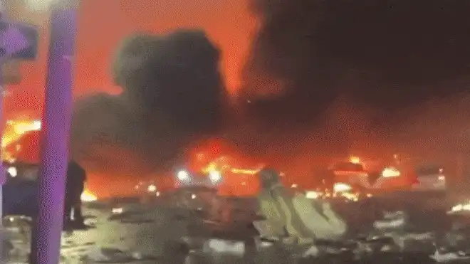Philadelphia Plane Crash: Fireball Erupts After Small Aircraft Crashes Near Shopping Mall | VIDEO Philadelphia Plane Crash Video