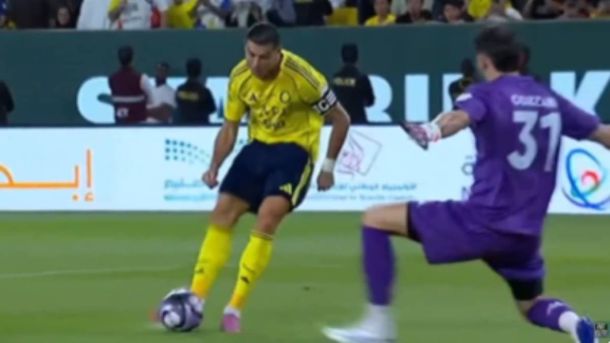 مشاهدة | كريستيانو رونالدو يخطئ في تلميذ ، ويختفي فرصة تسجيل الأهداف السهلة خلال SPL Match vs Al Khol