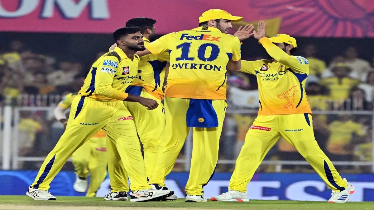 CSK players celebrate a wicket