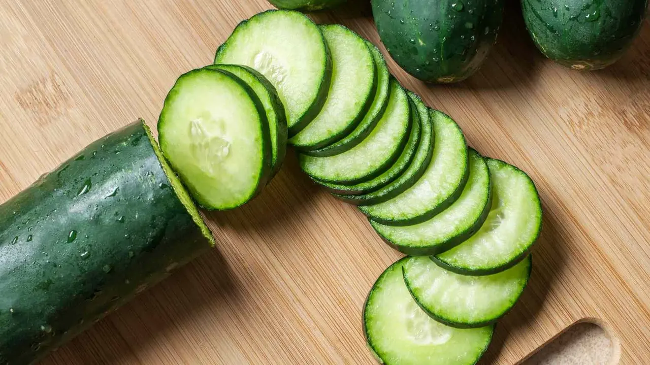 Cucumbers act a natural detox to flush out excess uric acid.