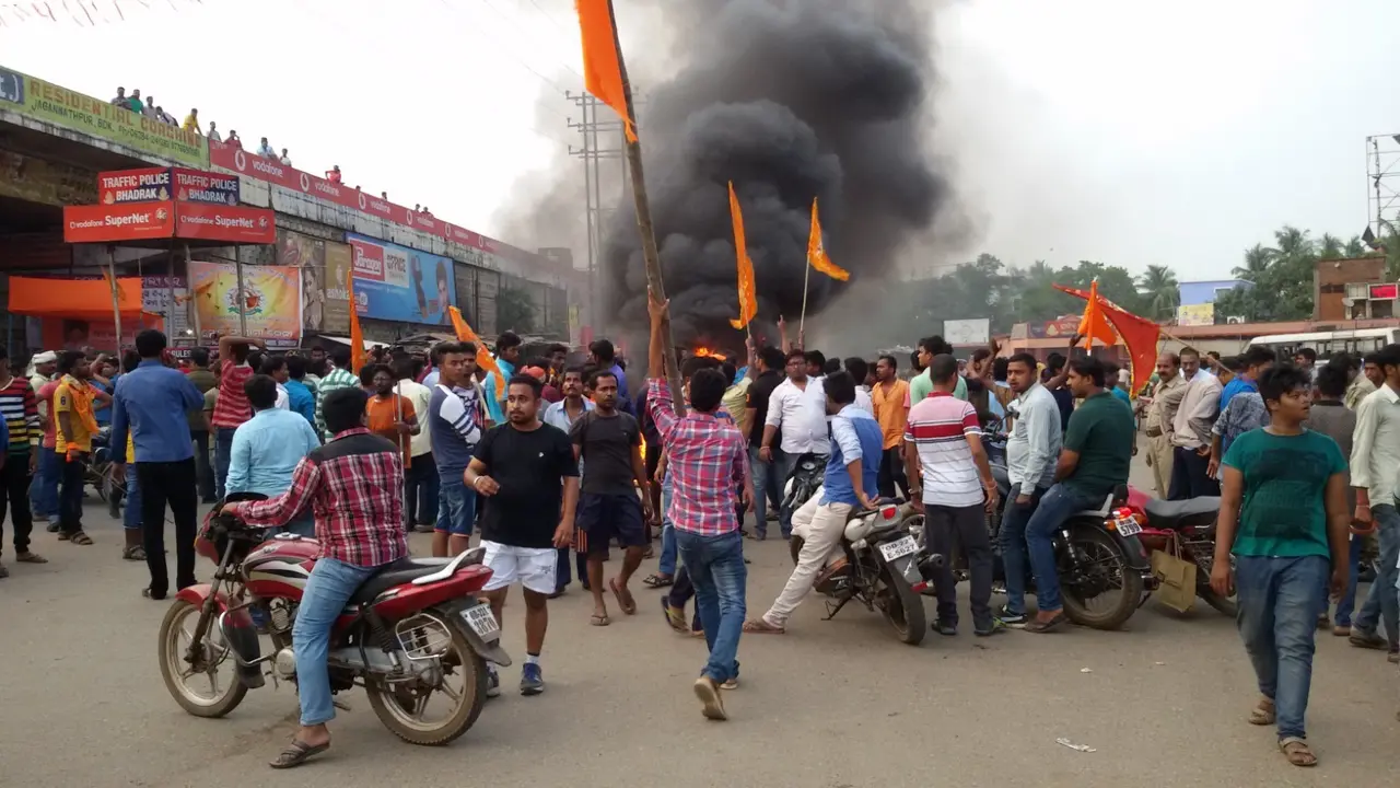 Cuttack Erupts in Violence After Durga Puja Clash; Internet Blackout Imposed