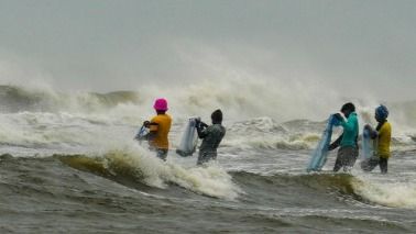 Cyclone Fengal Makes Landfall: Tamil Nadu And Puducherry On High Alert ...