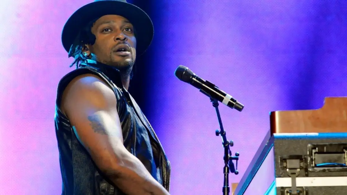 D'Angelo Dies at 51