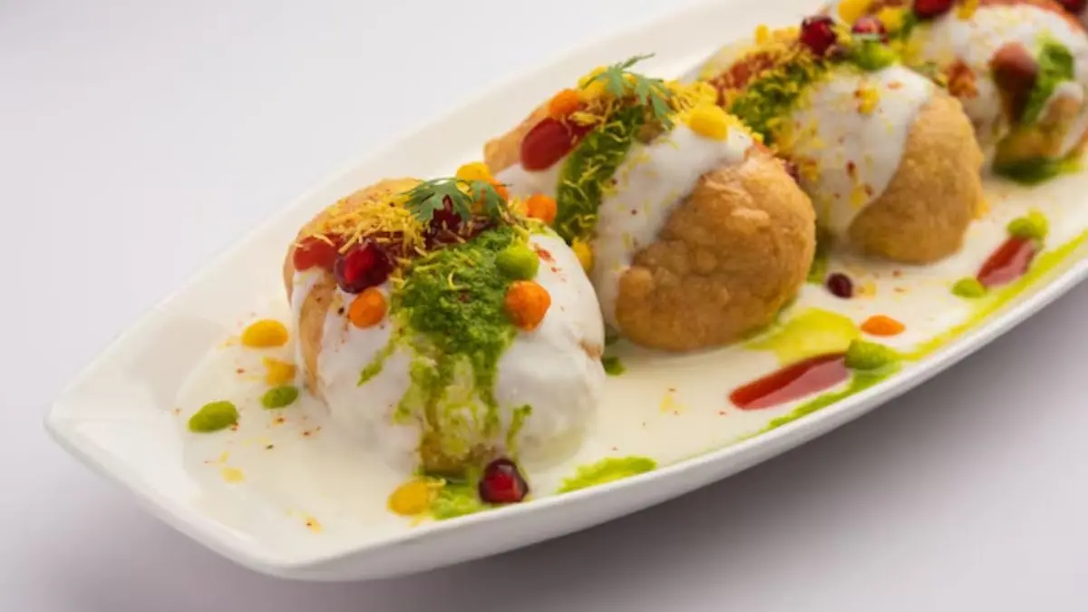 Holi Food: होली के दिन घर पर बनाएं बाजार से भी बेहतर दही भल्ले, नोट कर लें आसान रेसिपी Dahi Bhalla