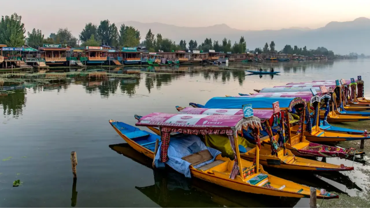 Dal Lake Shrinks Over 10% in 13 Years as Audit Flags Encroachments, Untreated Waste and Stalled Conservation Efforts Dal Lake Refuses to Sink in Pahalgam Terror Attack Fear