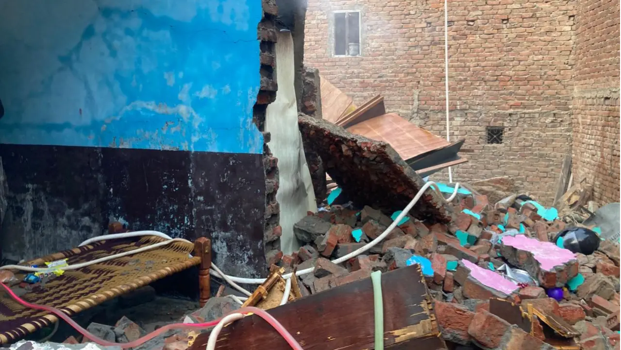 1 Dead, 1 Injured As Deadly LPG Cylinder Explosion Blows Away House In Delhi Deadly LPG cylinder blast in Delhi kills one