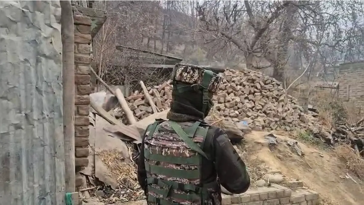 Counter-Intelligence Kashmir, Police, CRPF Carry Out Coordinated Raids In 7 Districts