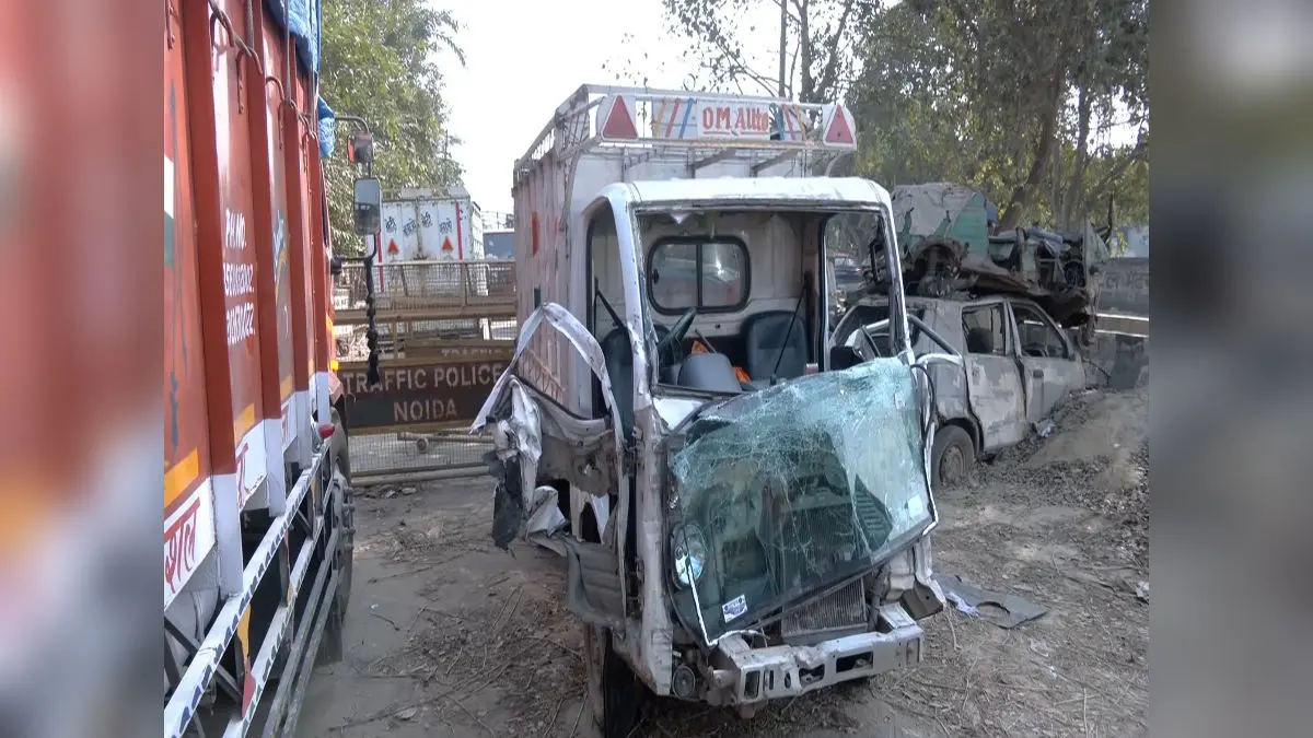 Delhi: 2 Killed, 3 Injured In Accident On Meerut-Delhi Highway, Investigation Underway Delhi: 2 Killed, 3 Injured In Accident On Meerut-Delhi Highway, Investigation Underway
