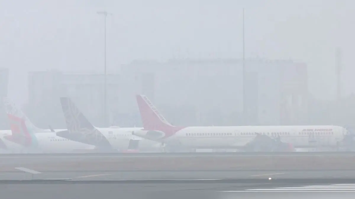 Delhi AQI Remains 'Poor' As Dense Smog Reduces Visibility; IGI Flights Under Cat III
