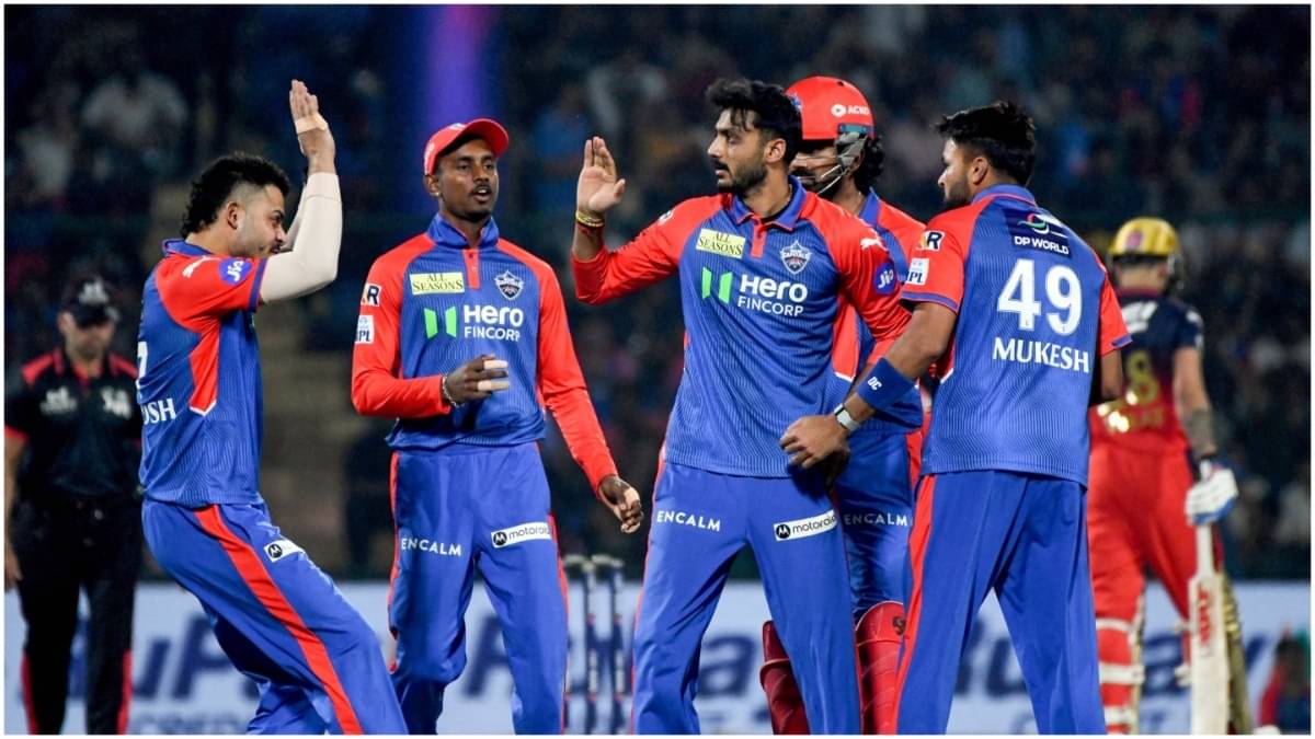 Delhi Capitals captain Axar Patel among his teammates in IPL 2025