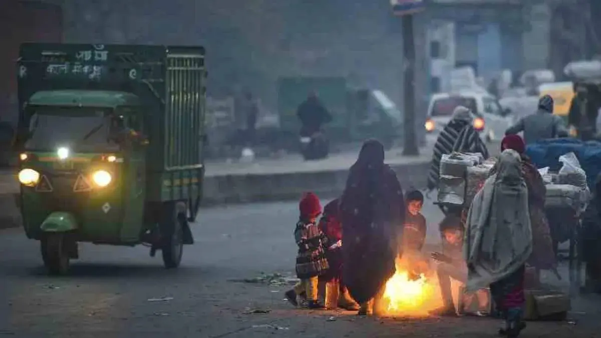 Rainy Spell Brings Unexpected Chill to Delhi NCR, Thunderstorms Forecast as Temperatures Drops