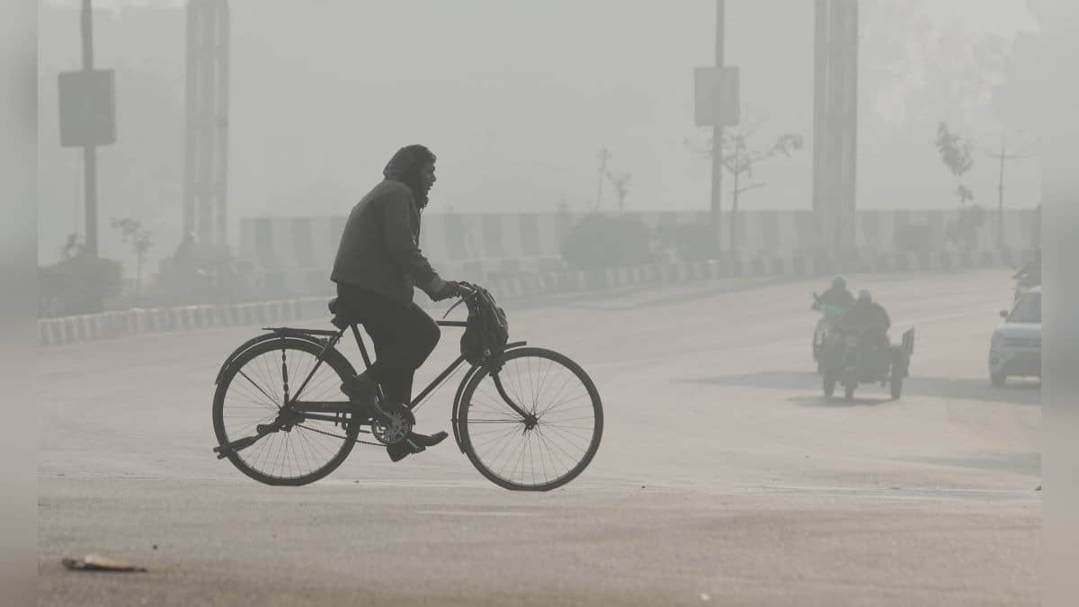 Delhi chokes as air quality deteriorates, AQI recorded at 393