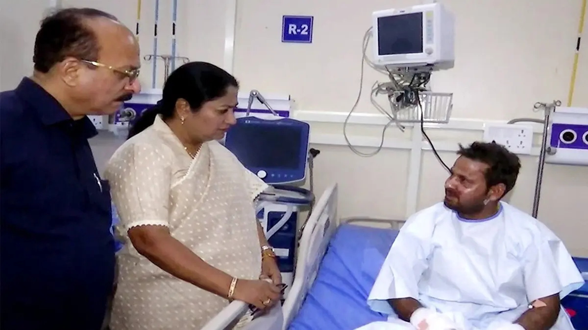 Delhi CM Rekha Gupta Visits Blast Victims At LNJP Hospital, Assures Support To Affected families