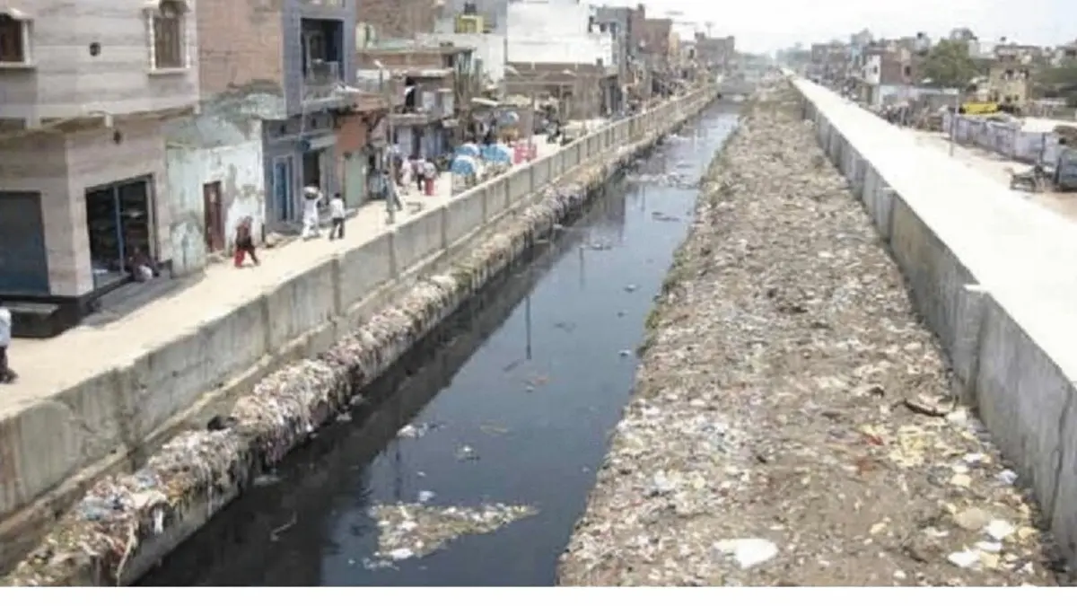 Delhi Drain Rescue LIVE: Body Of Missing Person Retrieved As Search Concludes In Rohini Delhi Drain Rescue LIVE: Search Operation Underway After Youth Falls Into Open Drain In Rohini
