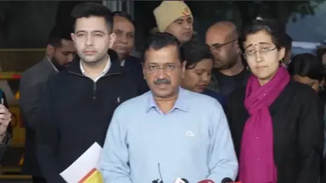 Delhi Elections: Kejriwal Alleges ‘Hooliganism’ By Delhi Police On Poll Eve, Meets Election Commission Delhi Elections: Kejriwal Alleges ‘Hooliganism’ By Delhi Police On Poll Eve, Meets Election Commission
