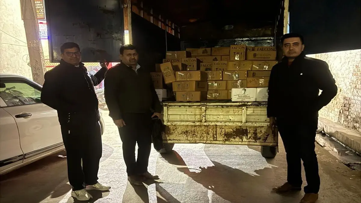 Delhi Excise Team Nabs Huge Consignment Of Illicit Liquor In Rohini