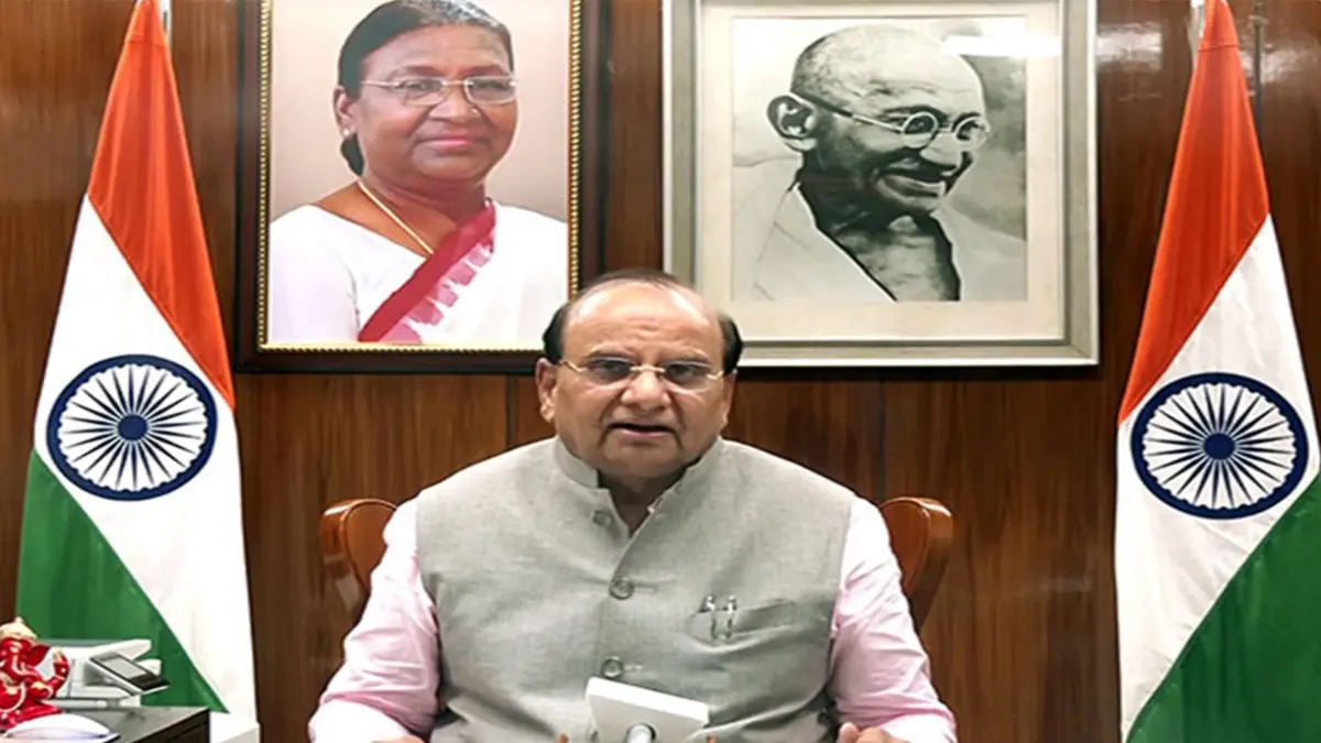 बड़े बेआबरू होकर मेरे कूचे से तुम..., LG विनय सक्सेना के तबादले पर AAP का शायराना अंदाज में तंज, कहा- कर्मों की सजा ईश्वर जरूर देंगे Delhi LG