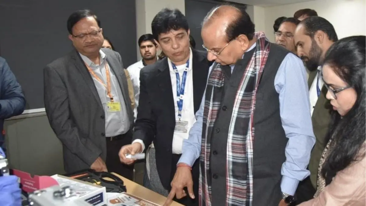 Delhi LG Inspects FSL Rohini, Orders Fast-Tracking of POCSO & Pending Cases Under New Criminal Laws Delhi LG Inspects FSL Rohini, Orders Fast-Tracking of POCSO & Pending Cases Under New Criminal Laws