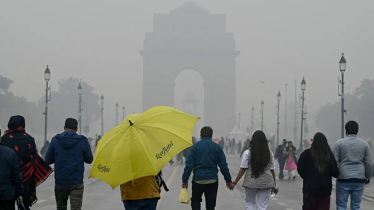 Delhi-NCR Hit by Heavy Rain: IMD Sounds Red Alert, Flight Disruptions & Waterlogging Reported Delhi-NCR Hit by Heavy Rain, IMD Sounds Red Alert