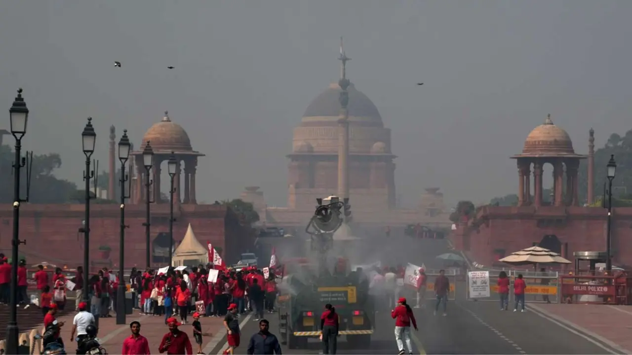 delhi per capita income