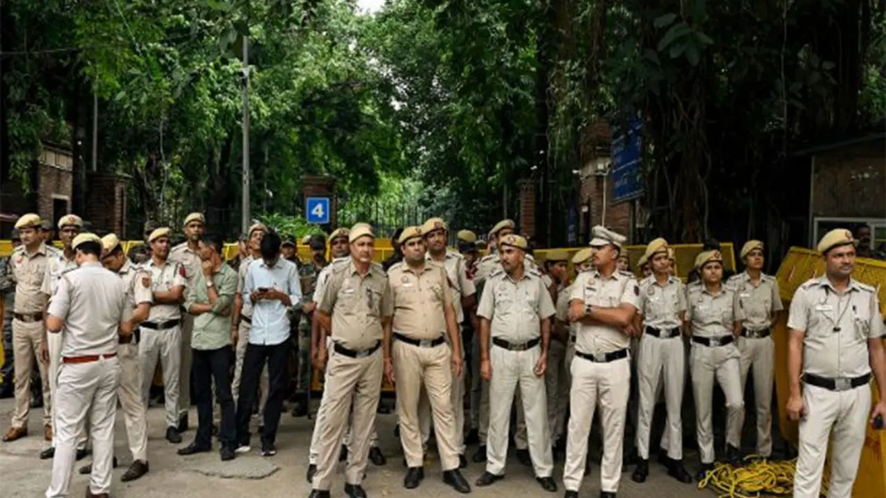 Delhi Red Fort Blast: Delhi Police Puts Together a 500-Member Team to Probe the Case Delhi Police