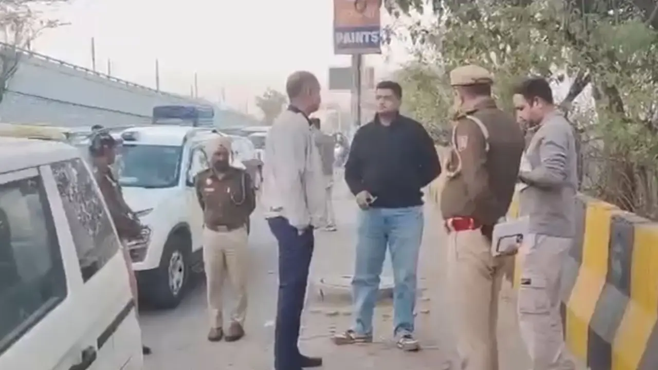 दिल्ली में एक गाड़ी में मिले 3 शव, पीरागढ़ी फ्लाई ओवर पर खड़ी थी कार; इलाके में हड़कंप Delhi Police