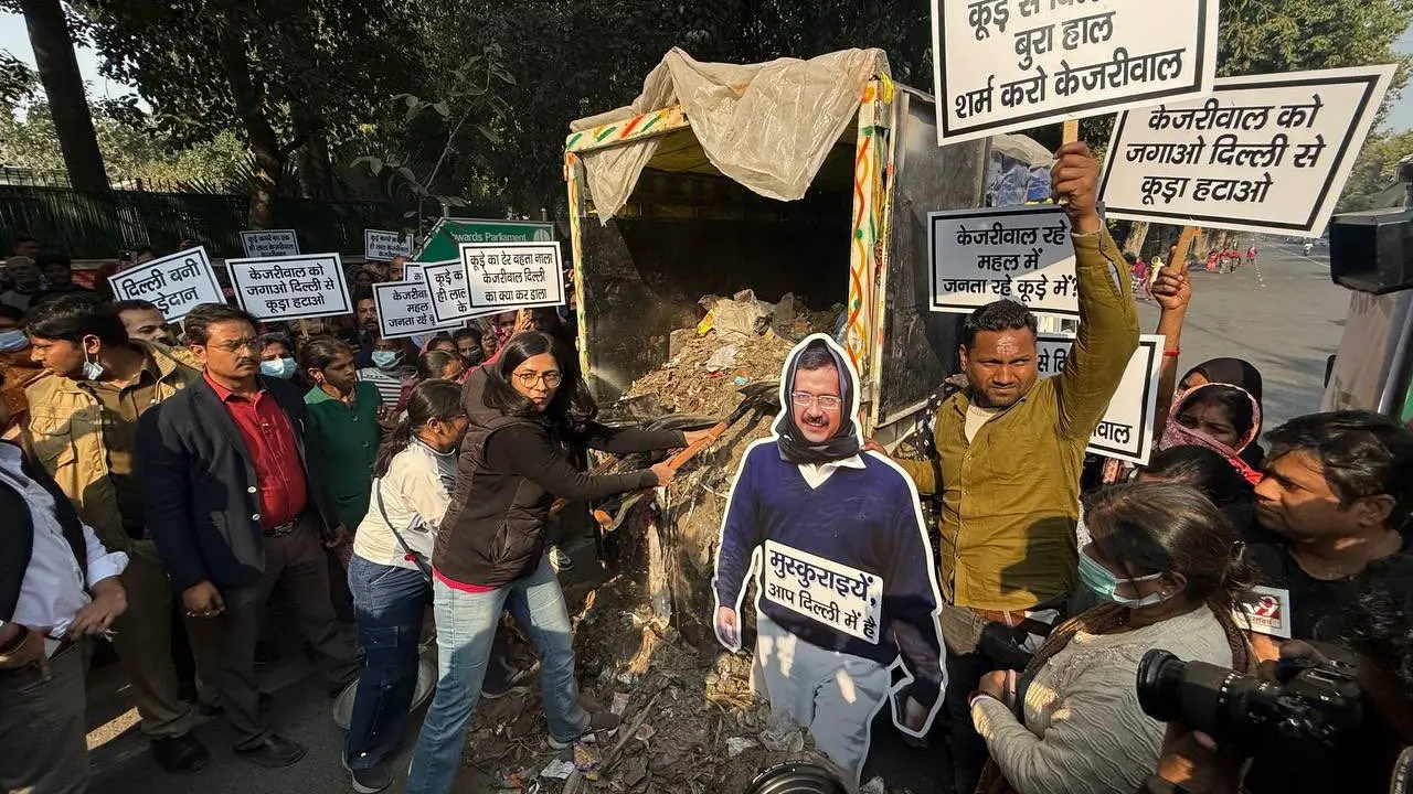 Delhi Police Detain Swati Maliwal For Dumping Garbage Outside Kejriwal's Residence
