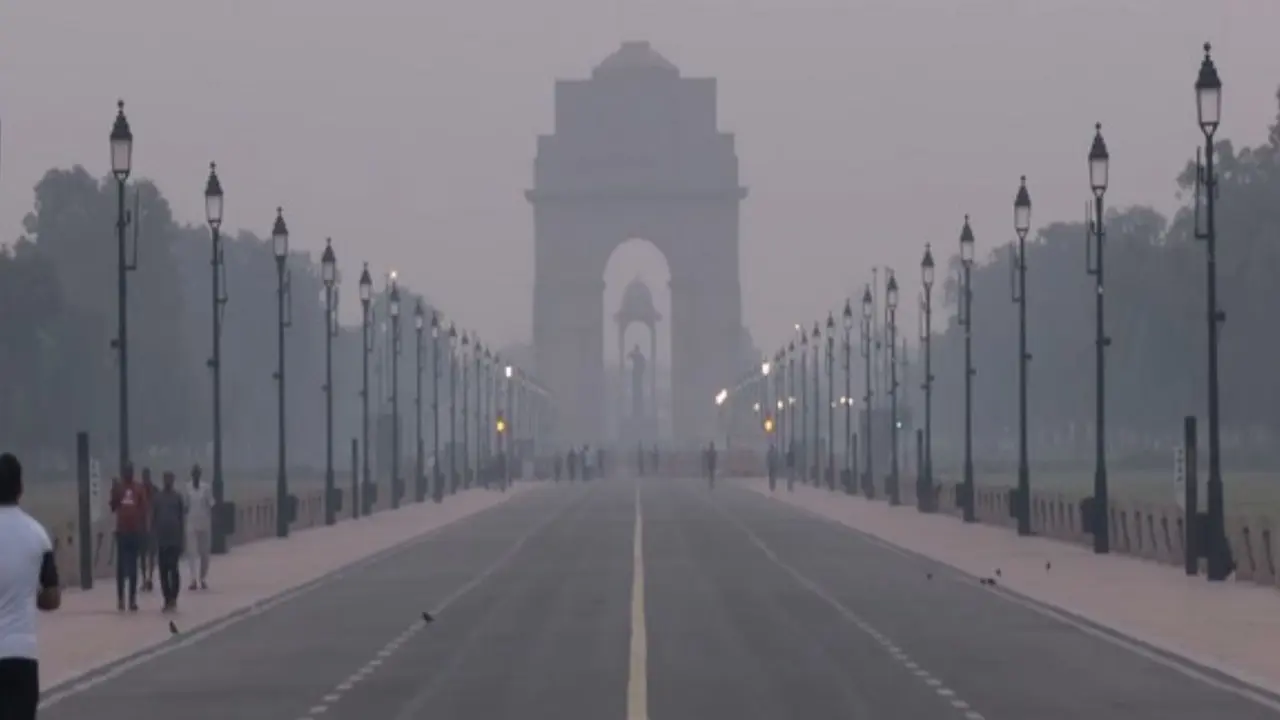 Delhi Pollution: दिवाली के बाद दिल्ली की हवा में मामूली सुधार, जानिए आज कहां कितना है AQI? delhi pollution