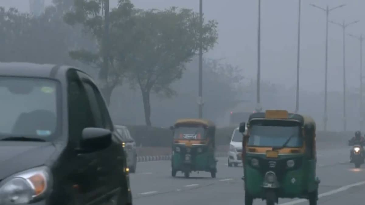 Delhi Pollution Worsens: AQI Shoots Up To 438, Thick Blanket OF Smog Blankets City