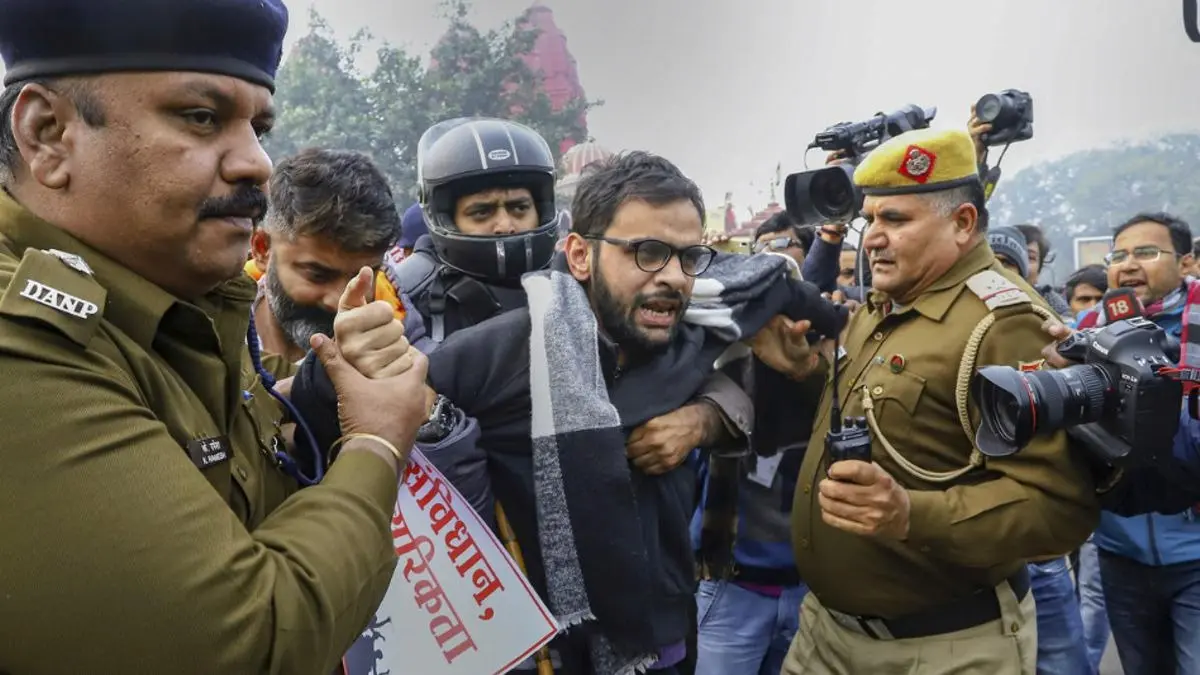 Delhi Riots Case: SC Tells Delhi Police To Respond To Bail Pleas Of Umar Khalid, Sharjeel Imam; Next Hearing On Oct 27 SC Tells Delhi Police To Respond To Bail Pleas Of Umar Khalid, Sharjeel Imam; Next Hearing On Oct 27