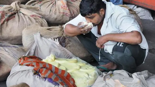 Delhi's Food Safety Department Conducts Raid at Khoya Mandi Ahead of Diwali Delhi's Food Safety Department conducts raid at Khoya Mandi