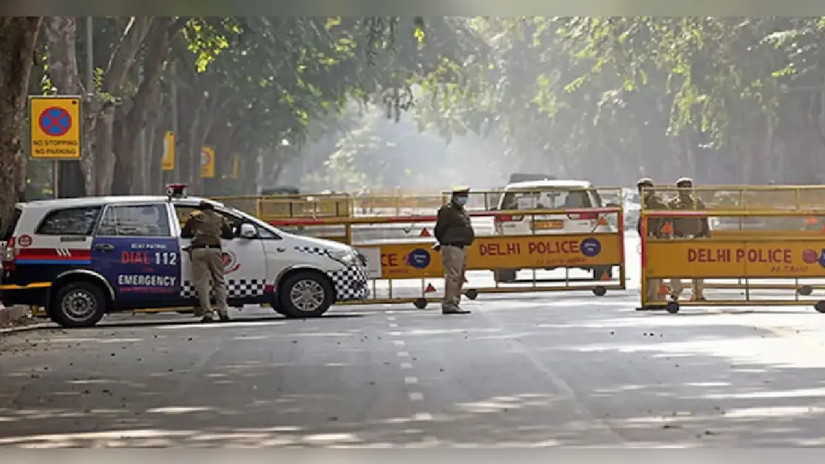 Delhi Traffic Curbs Today As Macron Attends AI Impact Summit: Check Major Diversions & Best Alternate Routes Delhi Traffic Curbs Today As Macron Attends AI Impact Summit: Check Major Diversions & Best Alternate Routes