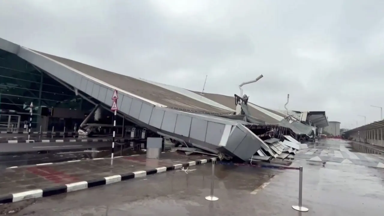 Delhi airport roof collapse