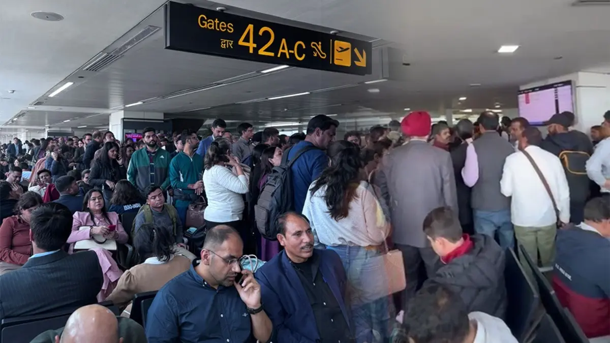 Dense Fog Blankets Delhi-NCR: 75+ Flights Disrupted, 40 Flights Cancelled; Read Full Airports Authority of India Advisory