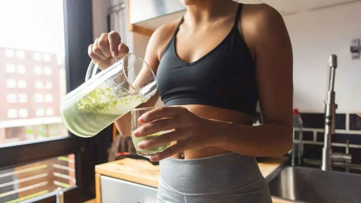 Detox Drinks: प्रदूषण से फेफड़ों को मिलेगी राहत, ऑफिस से घर लौटकर पिएं ये देसी ड्रिंक Detox Drinks