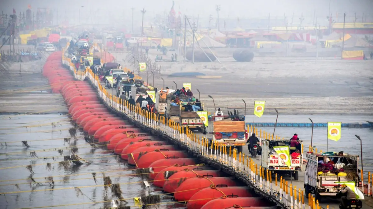 Devotees Take Holy Dip in Ganga River on First Day of Magh Mela in Haridwar | Watch