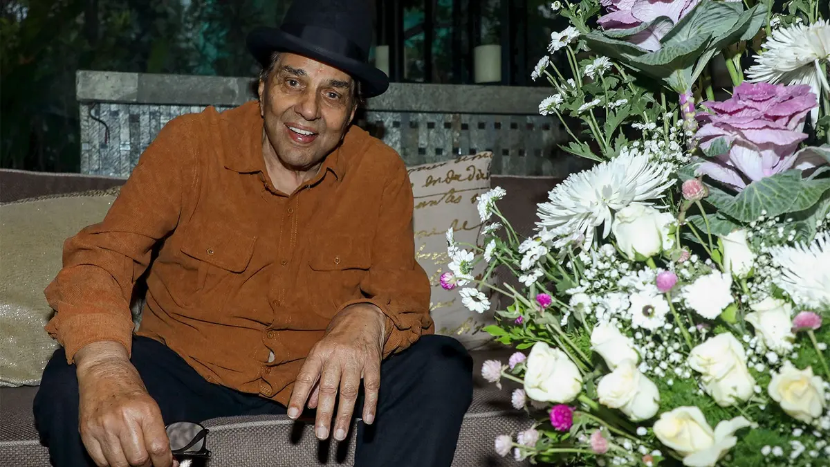Dharmendra No More: Look Back At Cherished Family Moments Of Deol Family Dharmendra No More: Look Back At Cherished Family Moments Of Deol Family