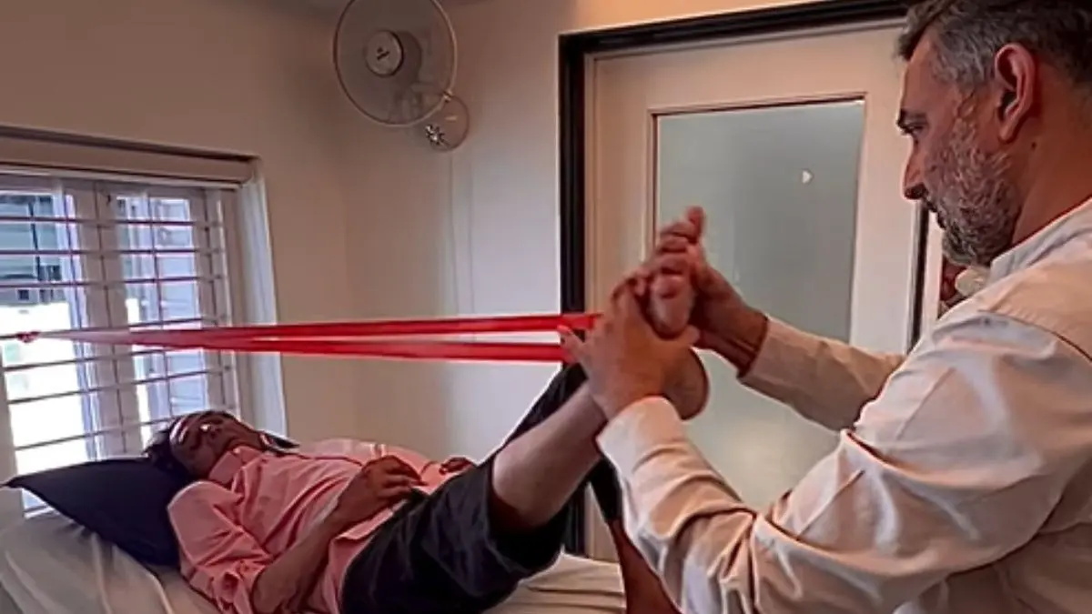 Dharmendra shares video from physiotherapy session