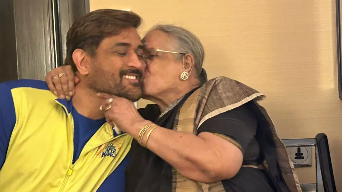 Not Sakshi MS Dhoni 800 crore company runs on the instructions of this woman CSK captain touches her feet