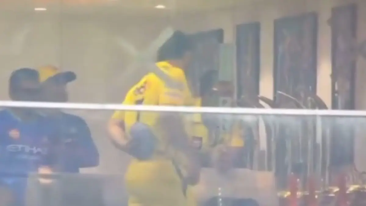 Dhoni treating back pain with hot bag