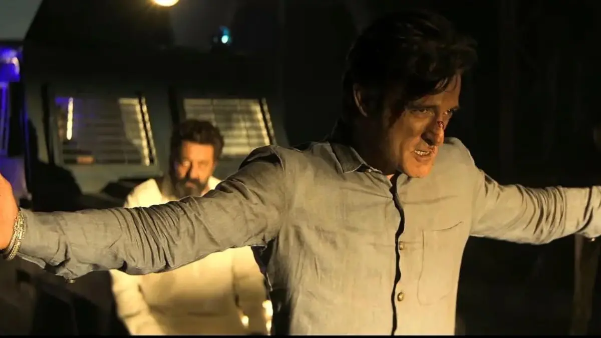 Dhurandhar movie is directed by Aditya Dhar and is based on the Lyari gang war in Karachi