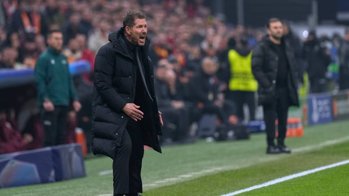 Diego Simeone shouts on the sidelines