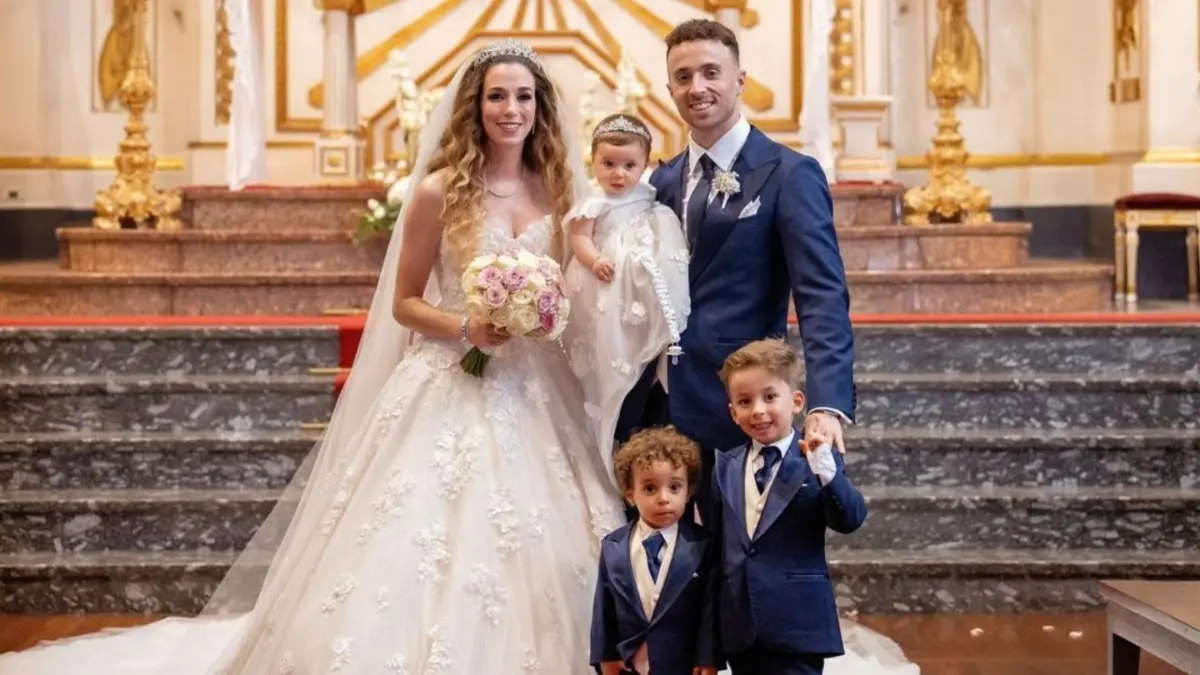 Diogo Jota with his wife Rute Cardoso, along with their children