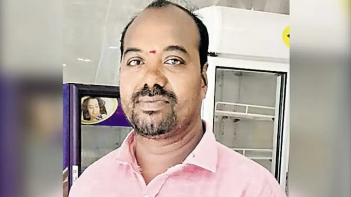 Distracted by Phone, Telangana Man Electrocuted by Water Heating Rod Distraction from Phone Call Leads to Electrocution: Man Places Heating Rod Under Arm and Dies
