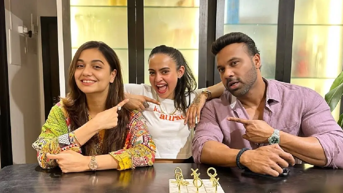 The 50: पति अपूर्व से अलग रहती हैं दिव्या अग्रवाल? भव्या के दावे से मची सनसनी, अब एक्ट्रेस की टीम ने बताई हकीकत Divya Agarwal's team reacts on Bhavya Singh's remark