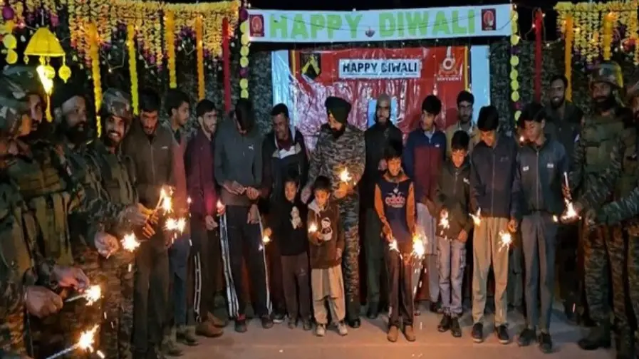 Video: Indian Army's Romeo Force Celebrates Diwali at 8,000 Feet in Pir Panjal Range Diwali