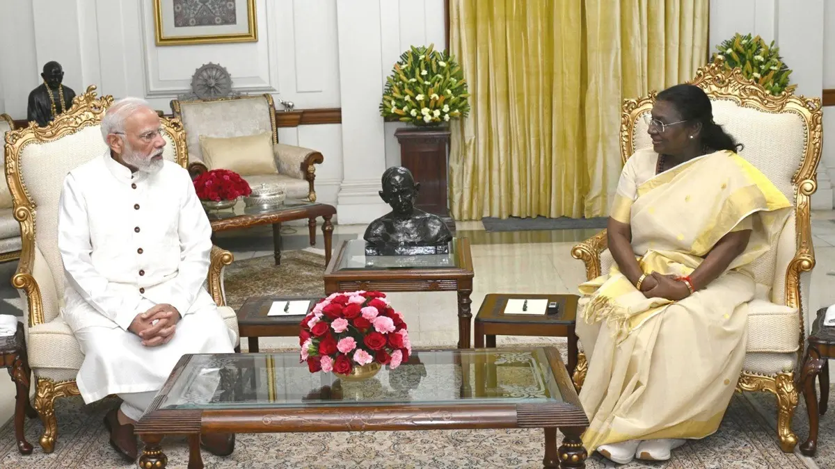 Diwali Celebration: PM Modi Calls On President Murmu At Rashtrapati Bhavan