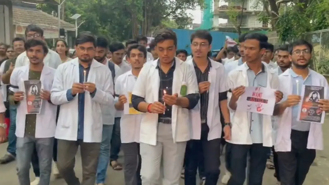 Mangalagiri AIIMS Students Suspend Non-Emergency Services for Protesting Kolkata Incident Doctors protest murder of woman doctor in Kolkata