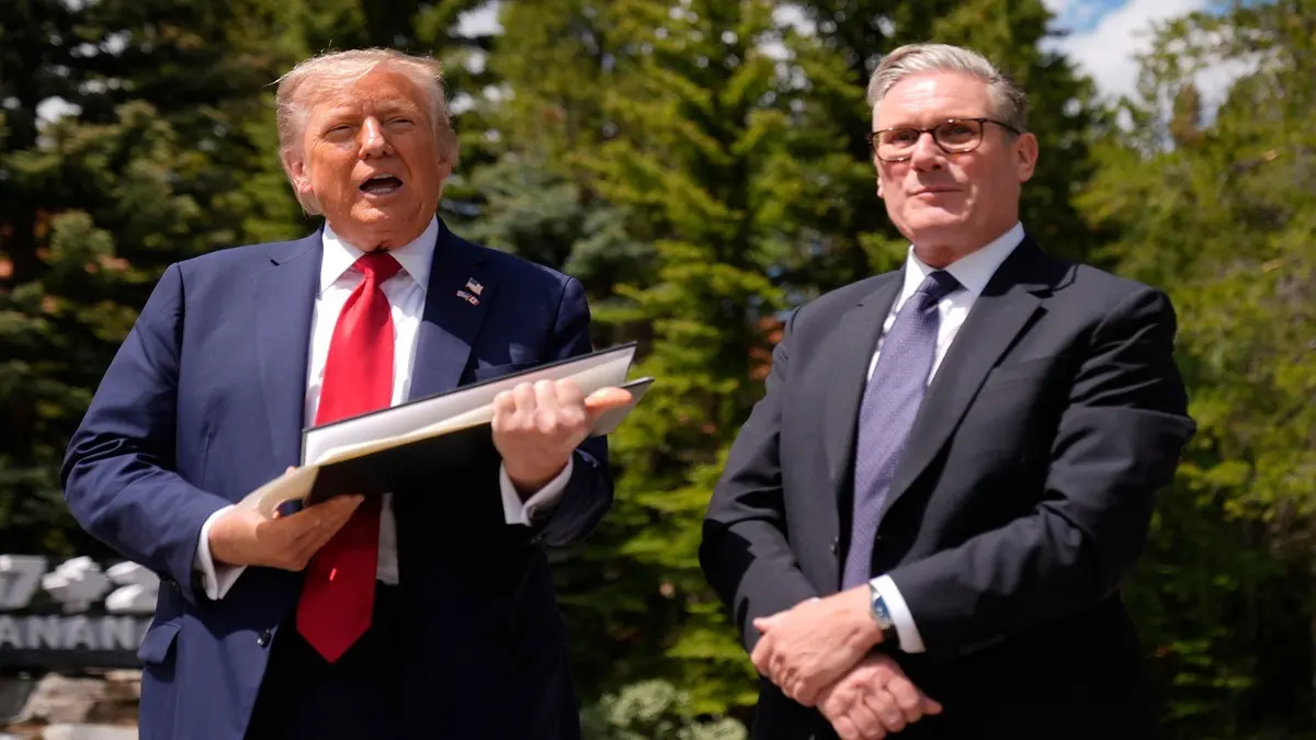 'ट्रेड वॉर किसी के भी हित में नहीं', ग्रीनलैंड पर ट्रंप की टैरिफ धमकी पर बोले ब्रिटिश पीएम स्टार्मर, कहा- गठबंधन दबाव पर नहीं टिकते Donald Trump And Keir Starmer