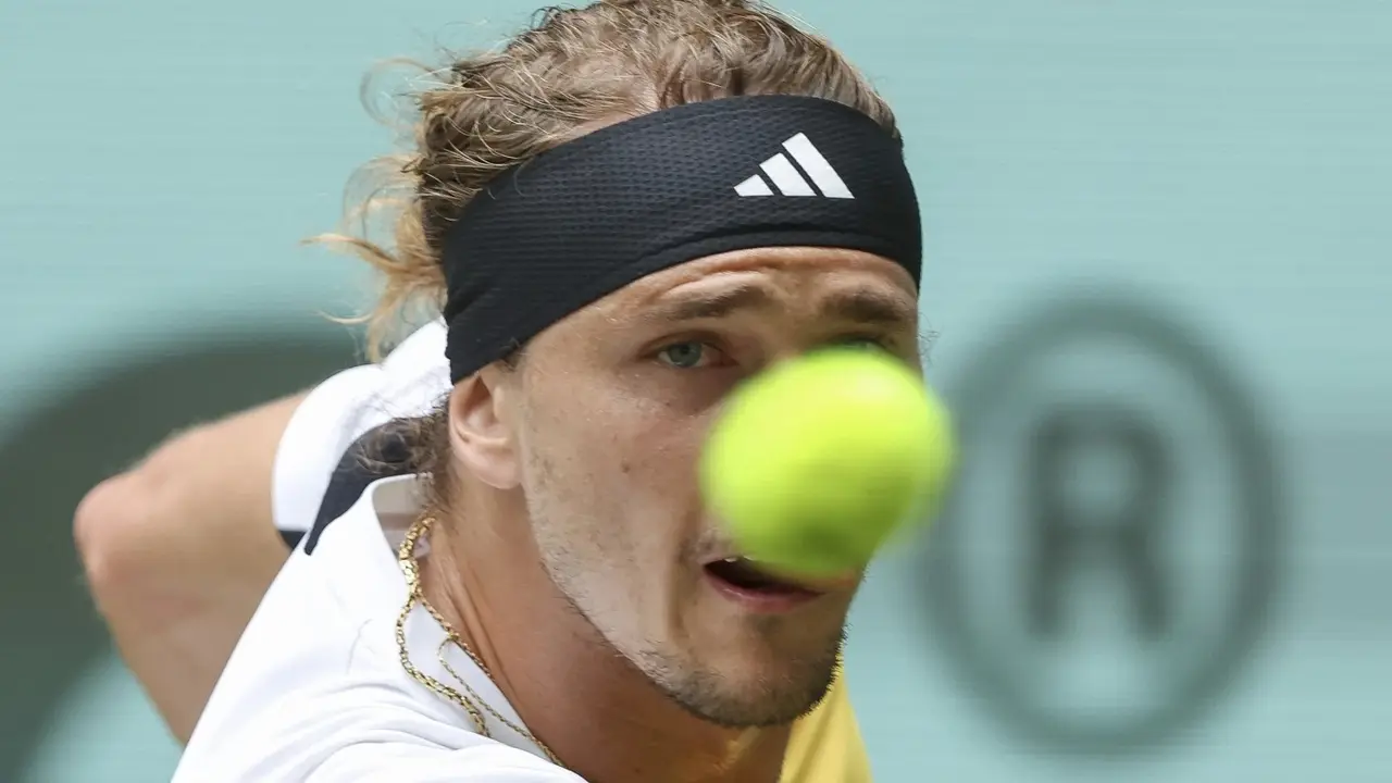 Alexander Zverev outlasts Arthur Fils to reach Halle Open semifinals Alexander Zverev